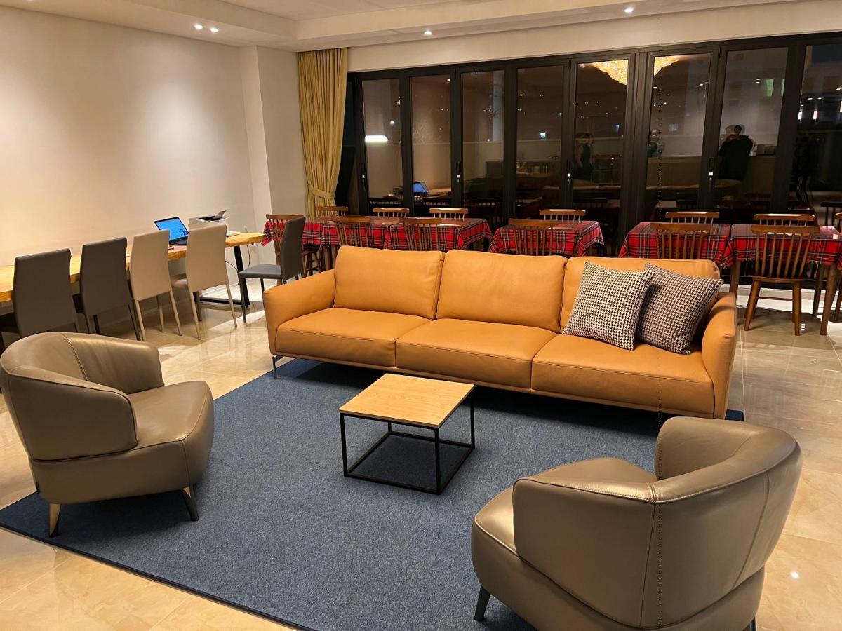Jinhae Intercity Hotel Чханвон Экстерьер фото