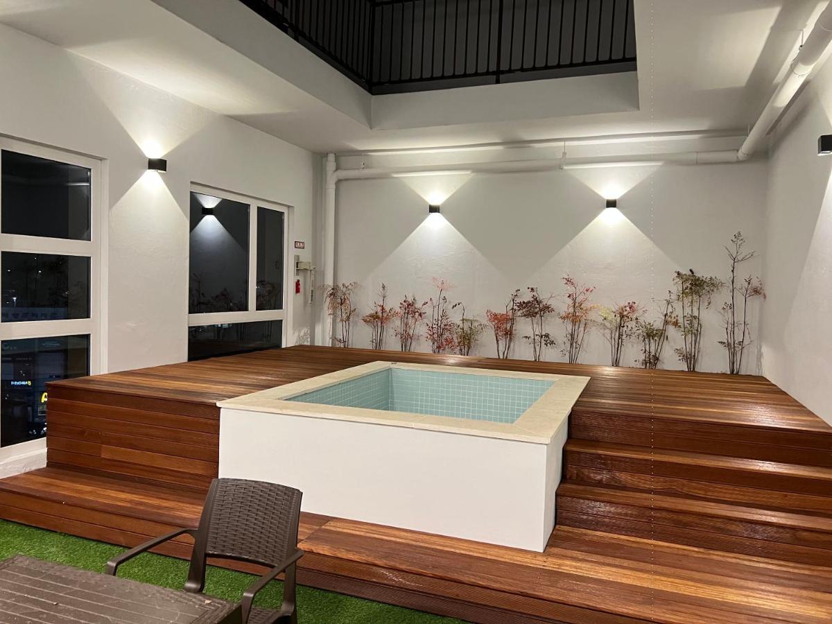 Jinhae Intercity Hotel Чханвон Экстерьер фото