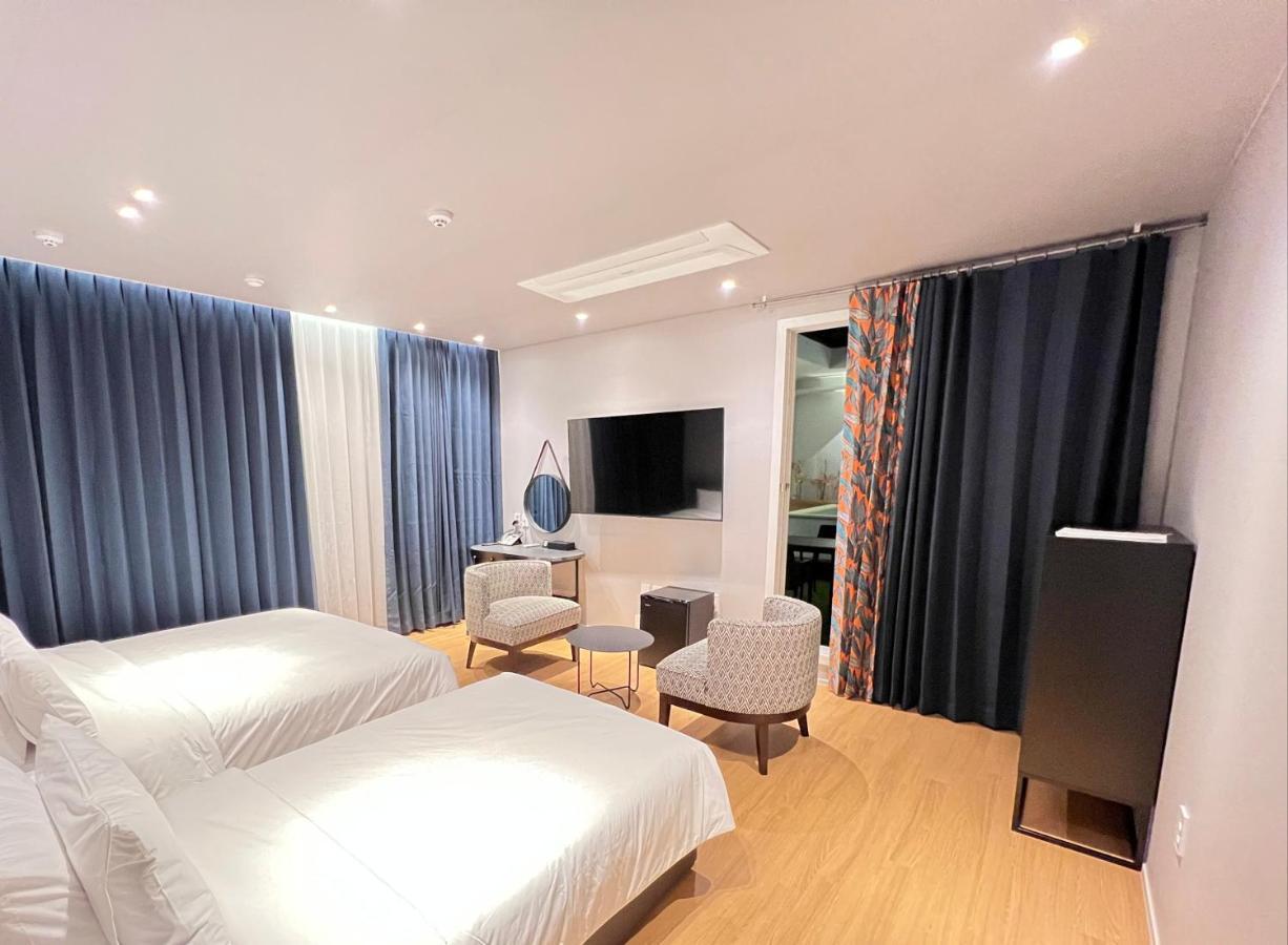 Jinhae Intercity Hotel Чханвон Экстерьер фото