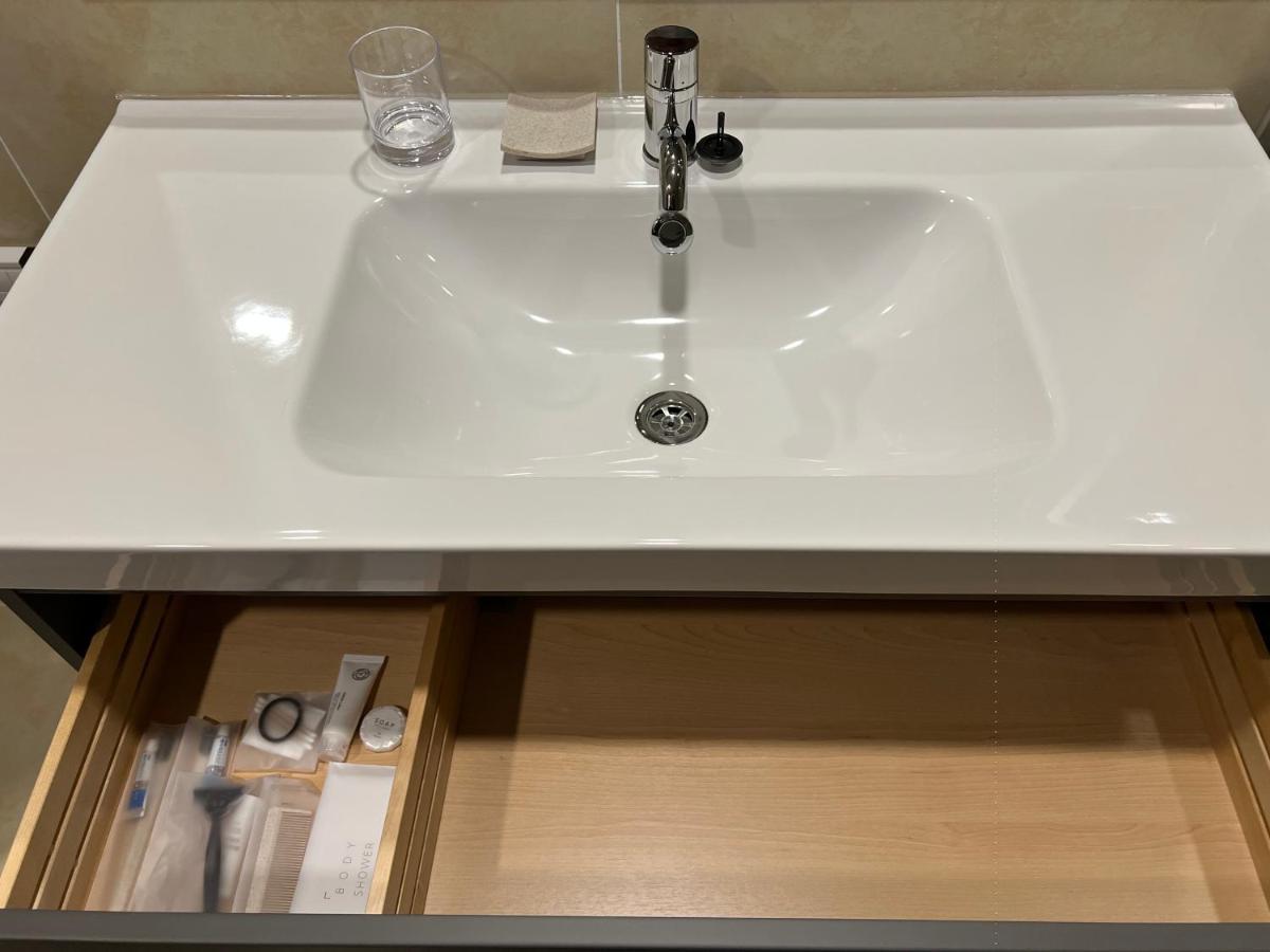 Jinhae Intercity Hotel Чханвон Экстерьер фото