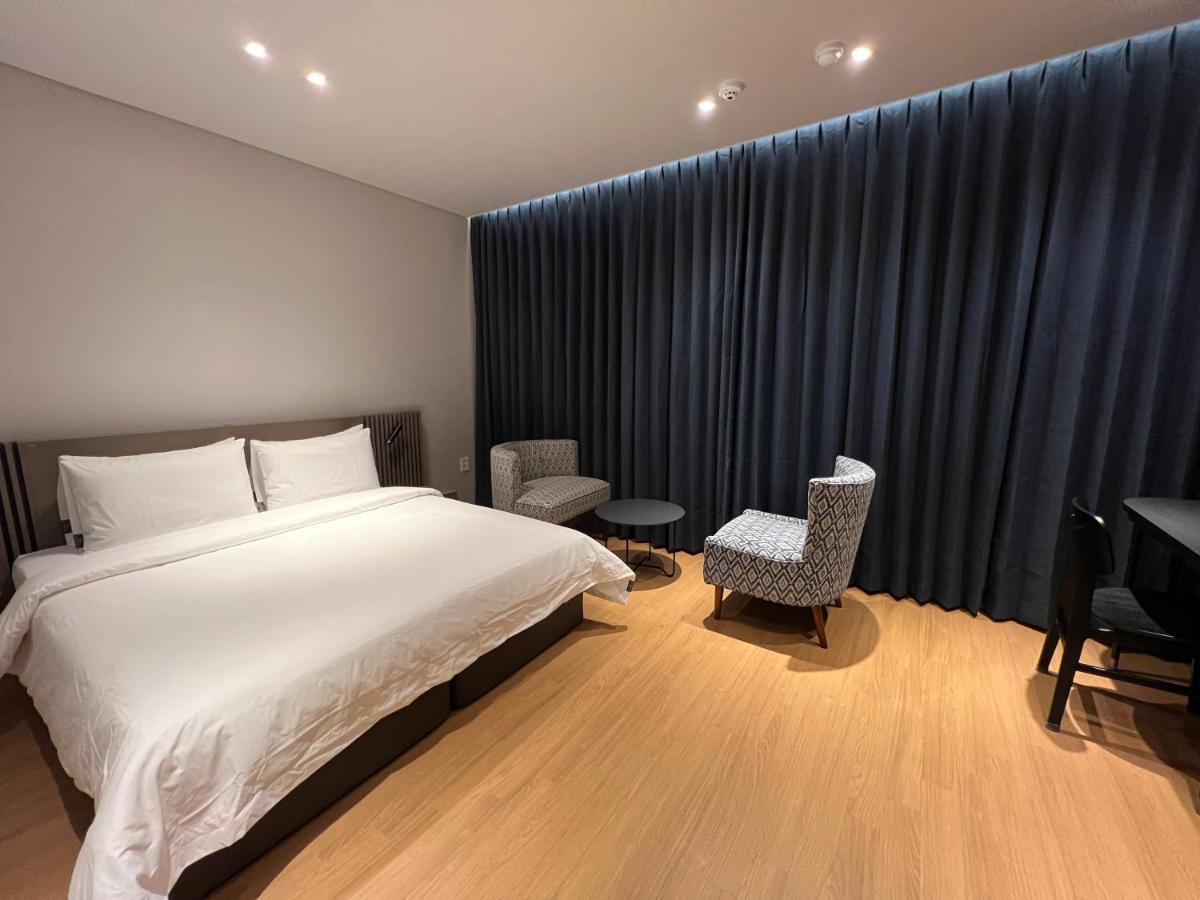 Jinhae Intercity Hotel Чханвон Экстерьер фото