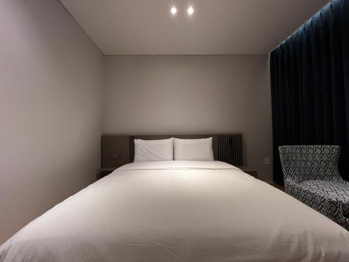 Jinhae Intercity Hotel Чханвон Экстерьер фото