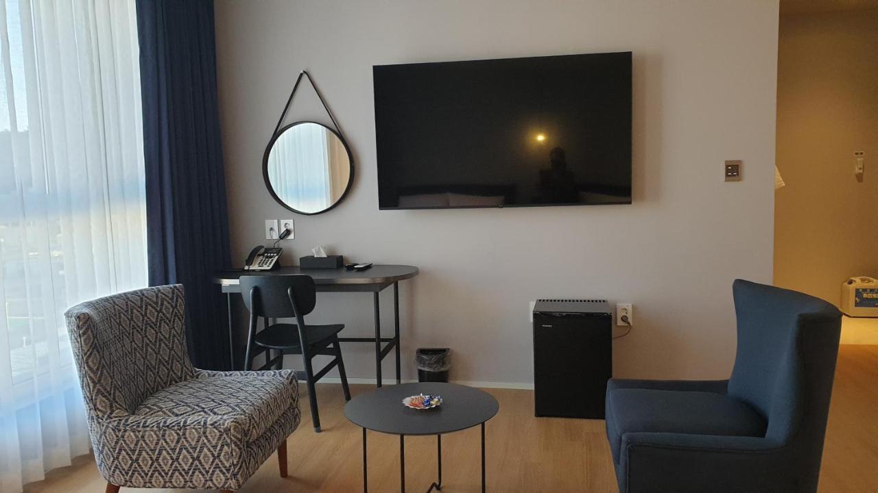 Jinhae Intercity Hotel Чханвон Экстерьер фото