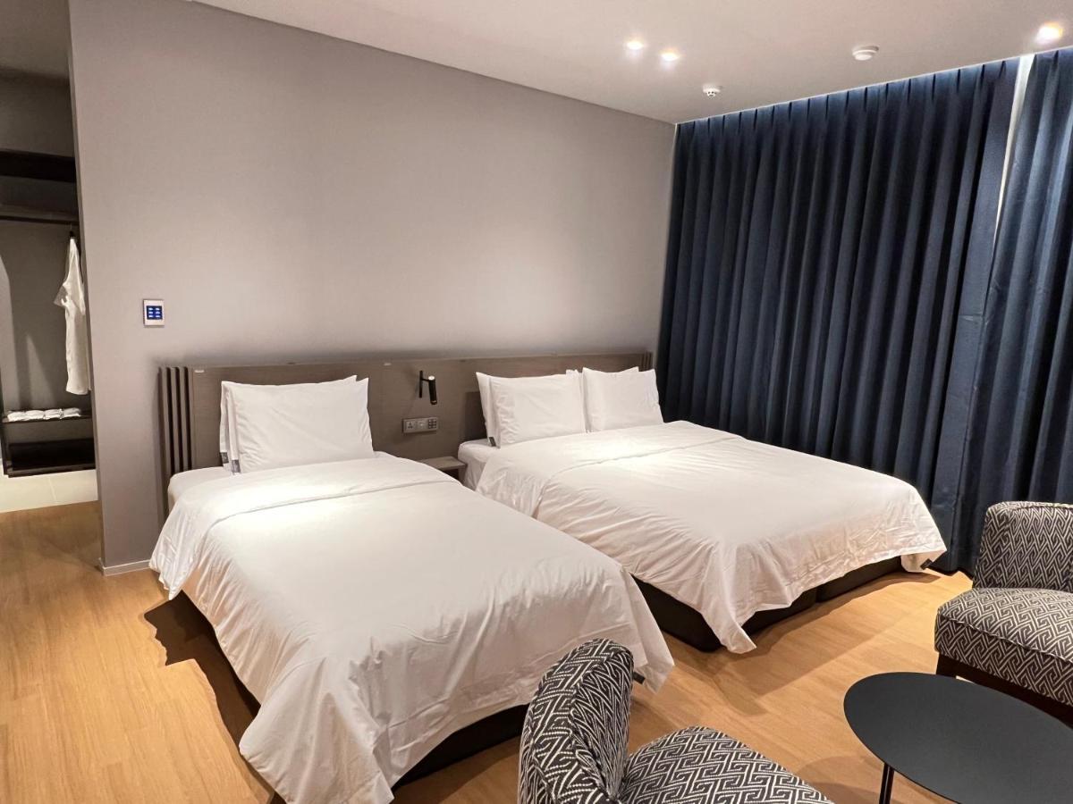 Jinhae Intercity Hotel Чханвон Экстерьер фото